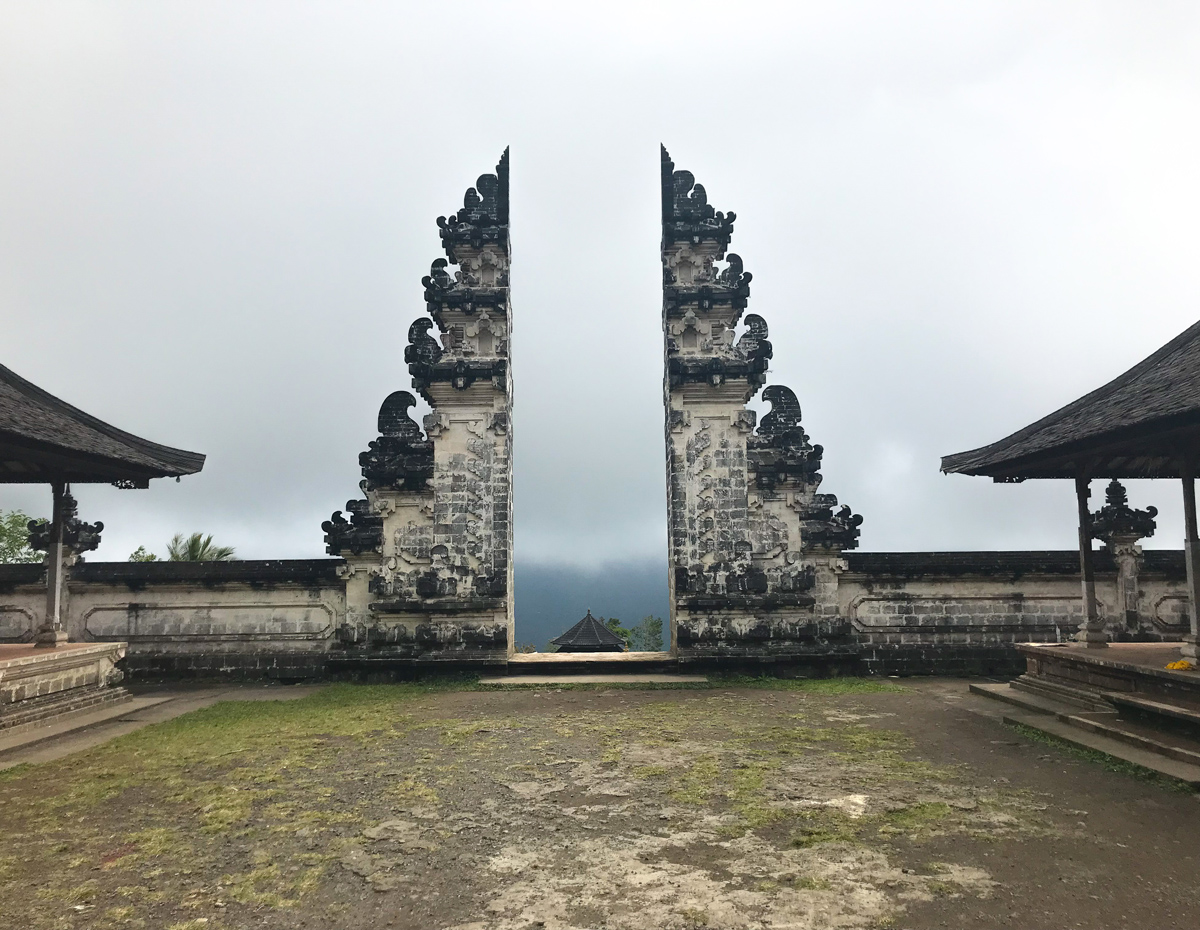 Indonésie Bali Amed porte directionnelle Pura Lempuyang temple