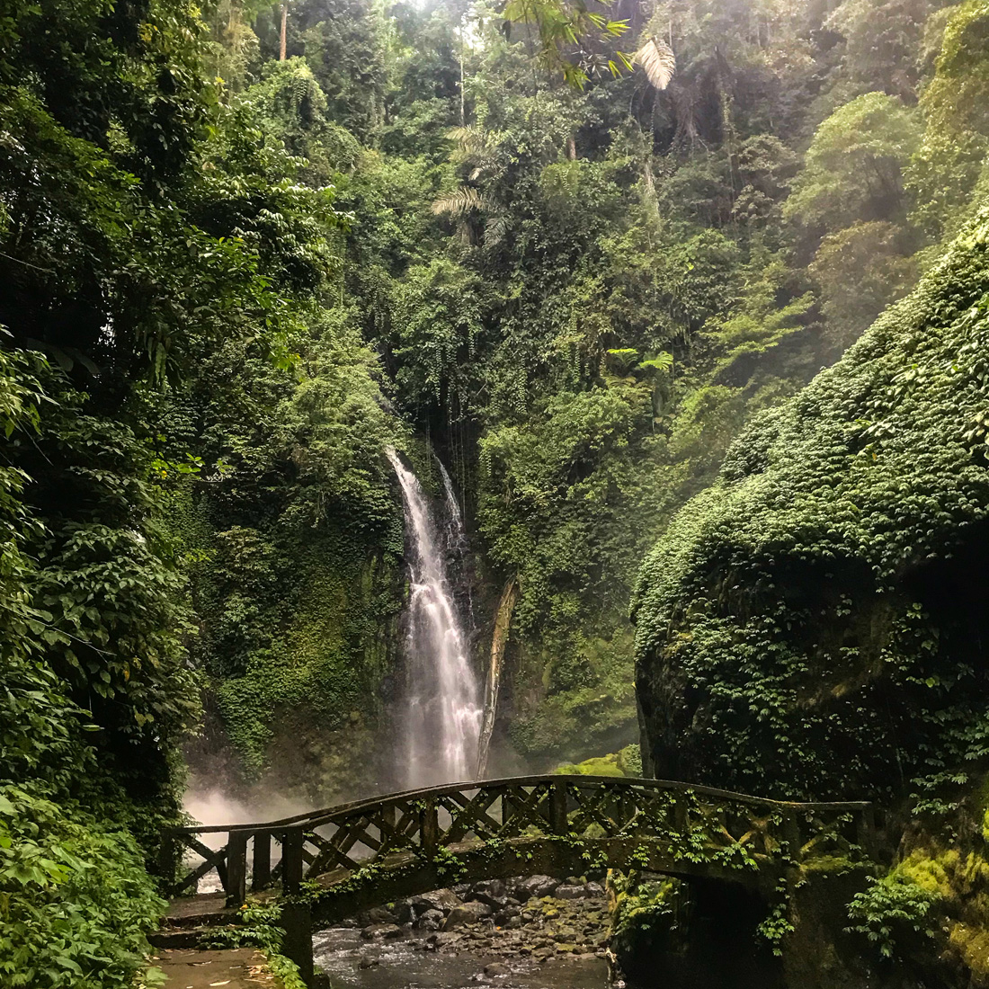 Tomohon Sulawesi Indonésie cascade Kali
