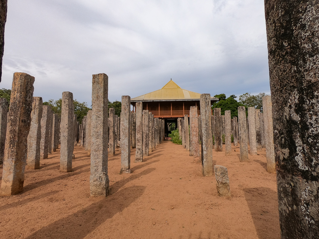 Sri Lanka Anuradhapura Ruine Temple 1600 pilier