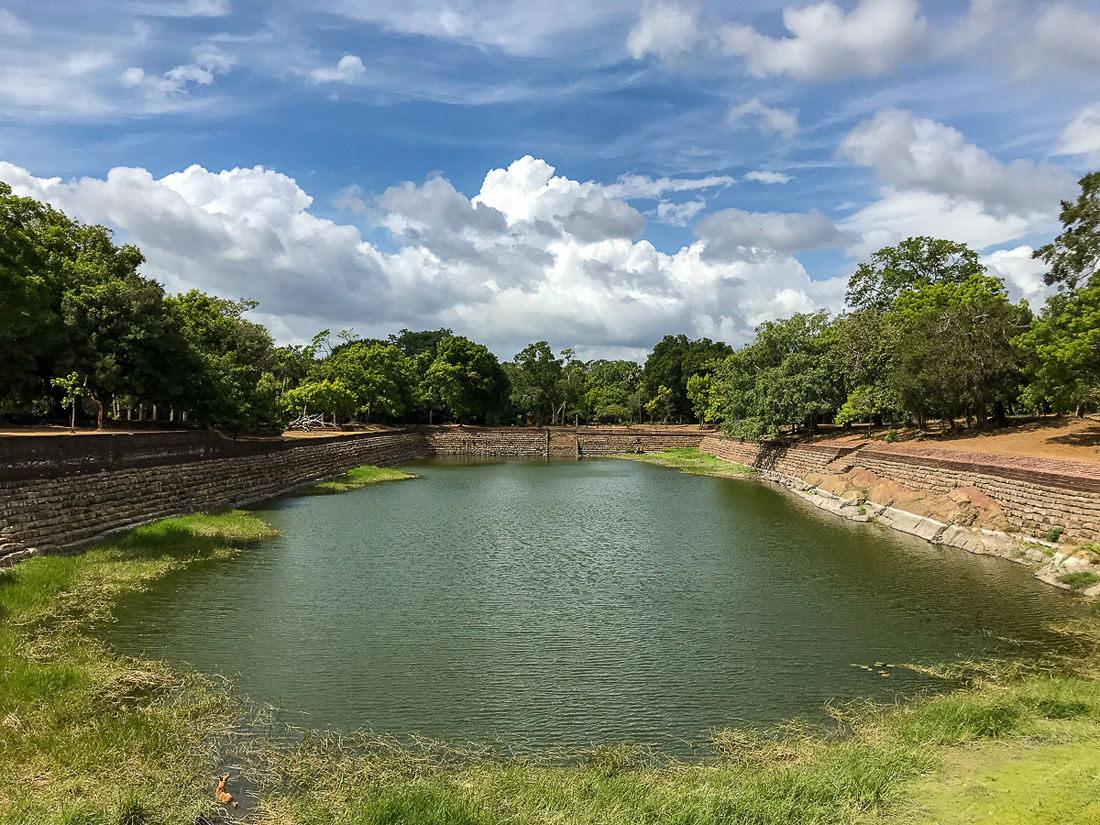 Sri Lanka Anuradhapura Ruine Elephant pond