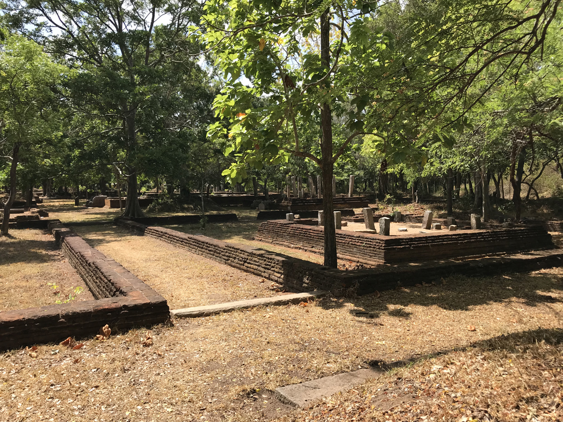 Sri Lanka Anuradhapura Ruines Monastère