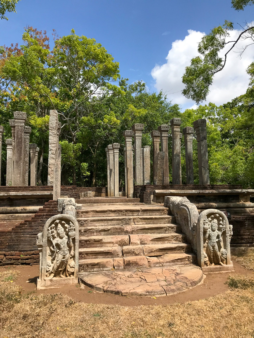 Sri Lanka Anuradhapura Ruines Relic house