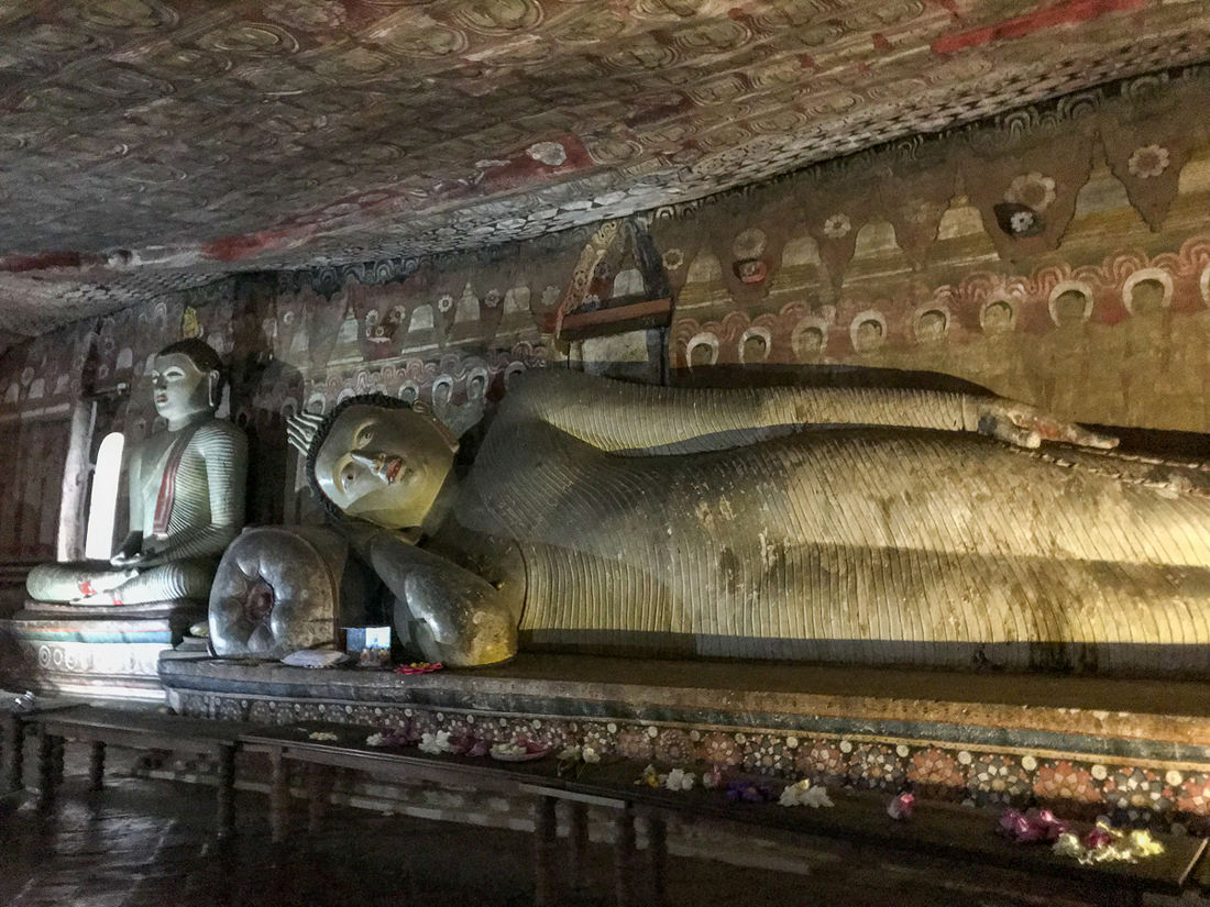 Sri Lanka Dambulla Cave Temple Bouddha couché