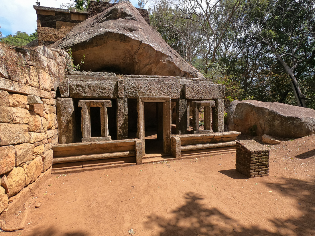 Sri Lanka Mihintale Kaludiya Pokuna Ruine