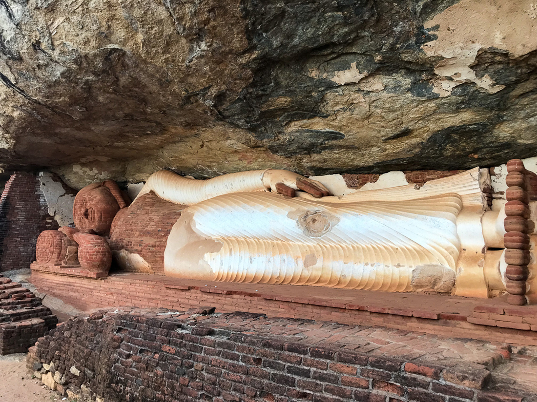 Sri Lanka Sigiriya Pidurangala Bouddha couché Statue