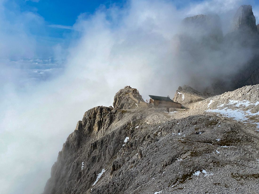Italie Dolomites Vajolet refuge nuages