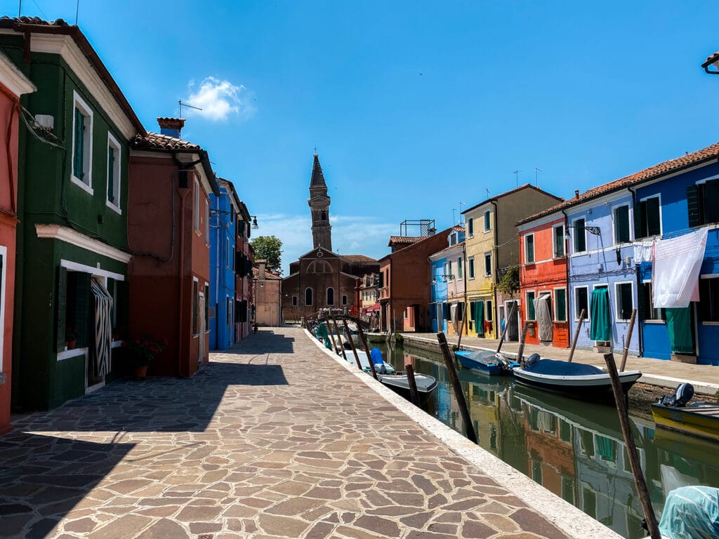 Venise Burano canal et eglise