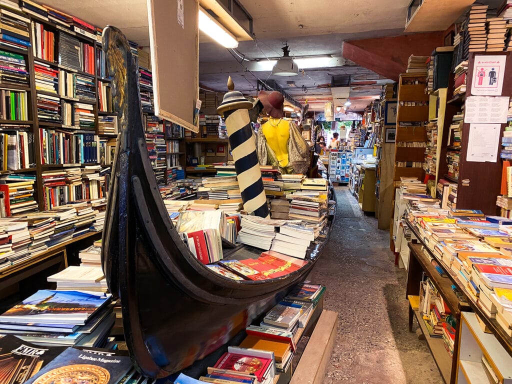 Venise librairie Acqua alta interieur
